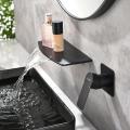 Eingriff mit hohem Flussbecken Wasserhahn Wasserhahn Wasserhahn