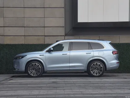 AITO M7: Chinese Luxury 2WD Electric SUV