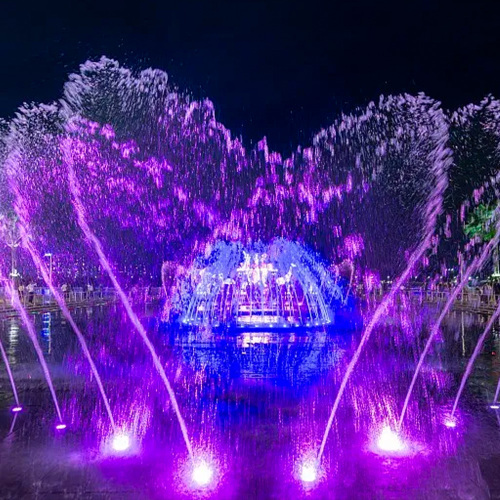 Ашық алаңдағы құрғақ фонтан