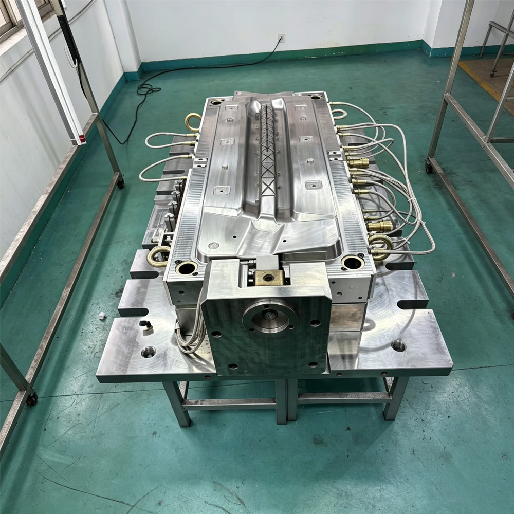 Sheet Molding Compound - Auto Parts70