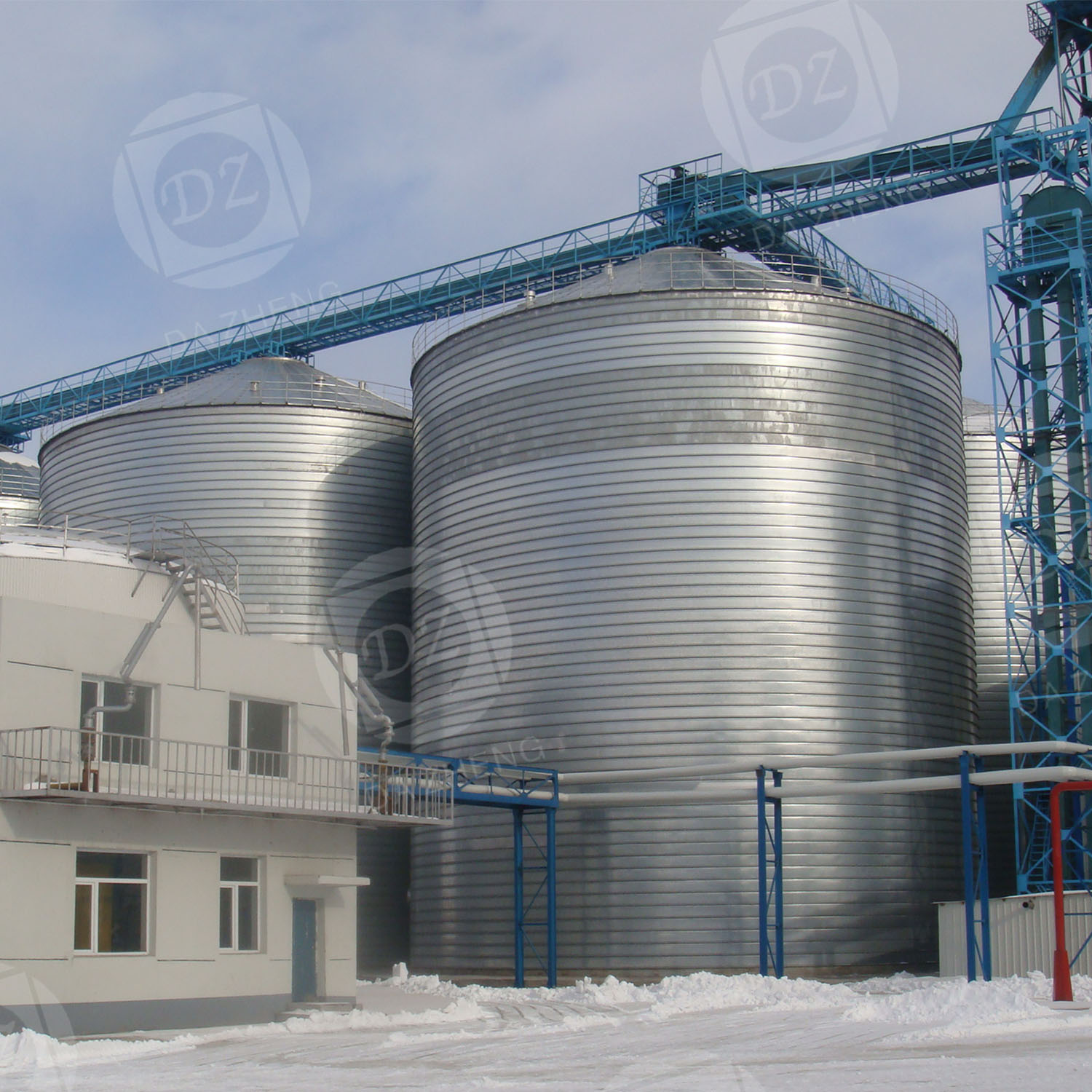 Large steel plate silo for feed storage