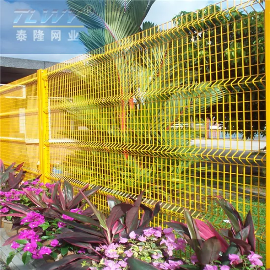 Welded mesh fence