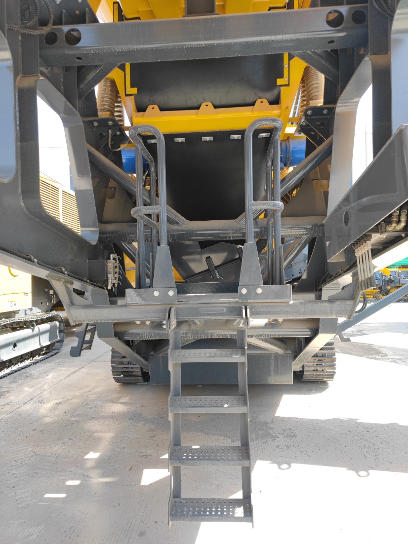 XCMG XPF1214 Mobile Crushing Plant