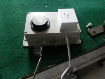 Thermostat fan controller