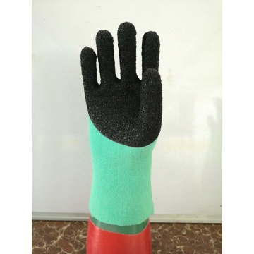 Jasnozielone rękawice z PVC. Czarne wykończenie z pianki