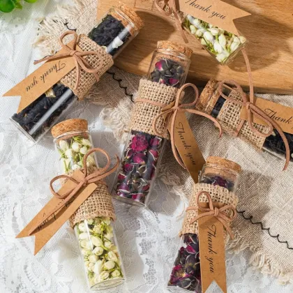 Internet Celebrities' Same Holiday Gifts: Small Glass Jar of Flower Tea for Women's Wedding Gift