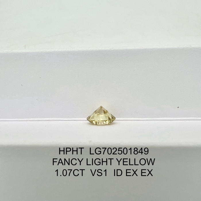 เพชร 1.07CT Fancy LightI Yellow Lab เพชร I VS1 2EX