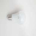 Bombilla LED CCT de control remoto de 5W 6000K 2.4G