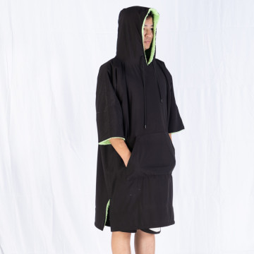 Robe de surf noire verte une pièce