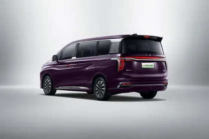 Hongqi HQ9 multi purpose car