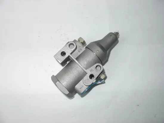 Trailer pressure limiting valves