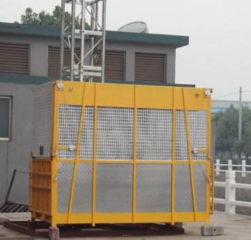 2000kg Single Cage Yellow Construction Material Hoists Sc200 / 200 Without Vfd