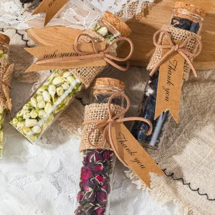 Internet Celebrities' Same Holiday Gifts: Small Glass Jar of Flower Tea for Women's Wedding Gift