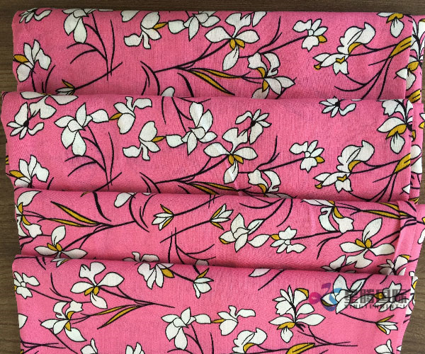Rayon Printed Fabric With White Flower Pattern