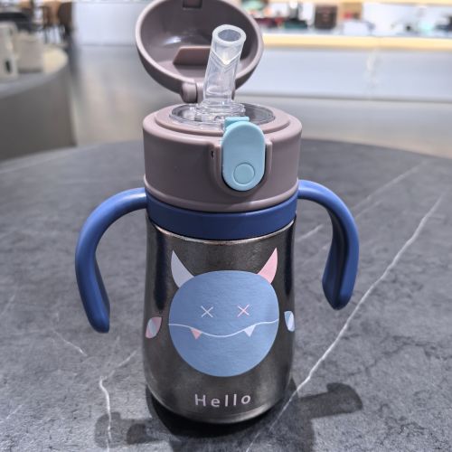 Чыстая тытанавая дзіцячая бутэлька з вадой