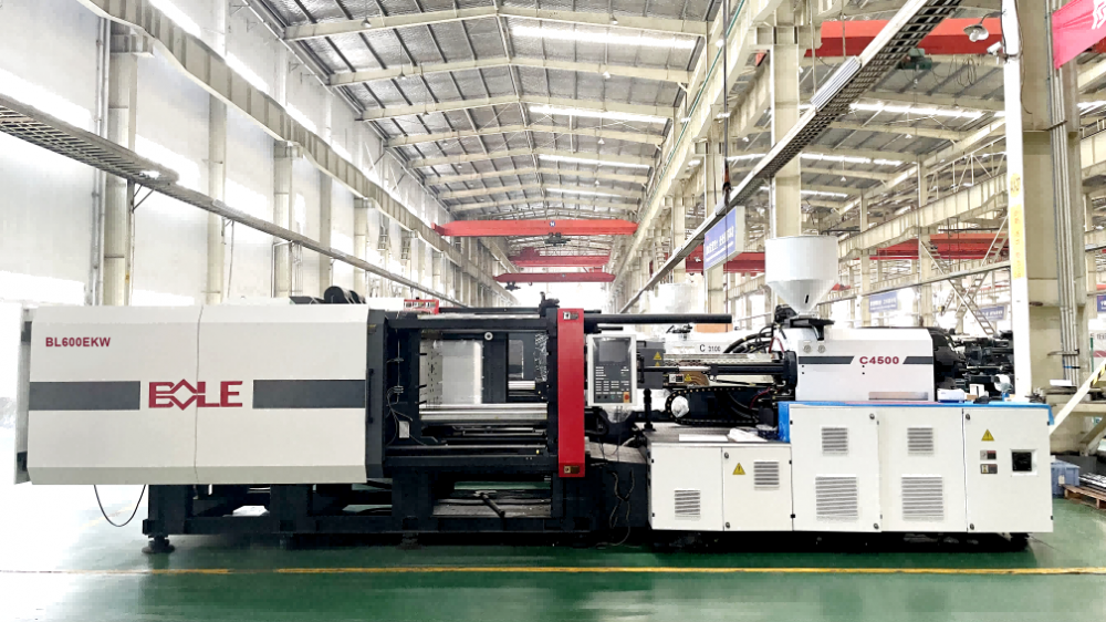 600 high quality Servo-saving injection molding machine eco