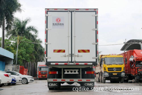 Dongfeng Tianlong 8X4 Refrigerated Van Truck