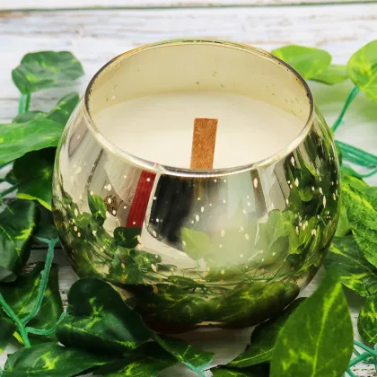 Scented tin woodwick candles