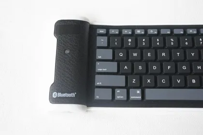 Flexible Bluetooth Keyboard For Windows / Xp / Vista / Win7 / Mac / Apple Tablet Pc