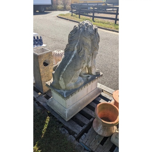 屋外で使用するためのアンティークスタイルの石のライオン像