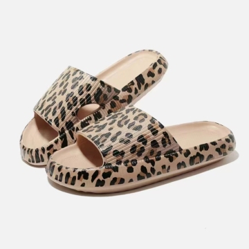 2024 Custom Logo Slippers: Lightweight Anti-Slip Sandals for Men and Women