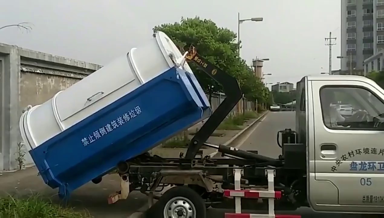 Heavy Duty 1320 Gallon Waste Container with Hook Arm Design