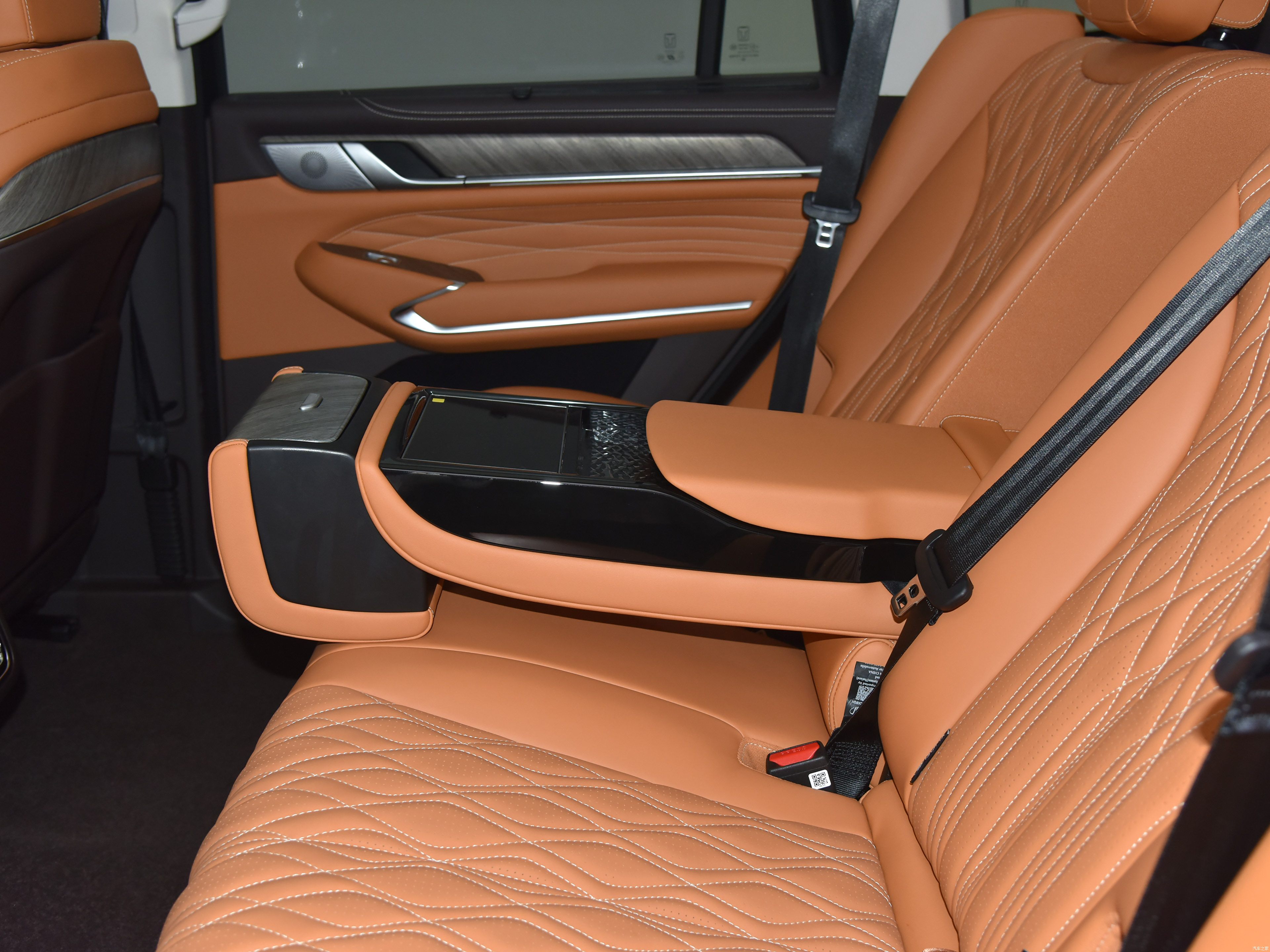 Tank500 Hi4-Z Interior