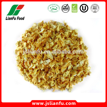 Dried yellow onion flakes 10x10mm