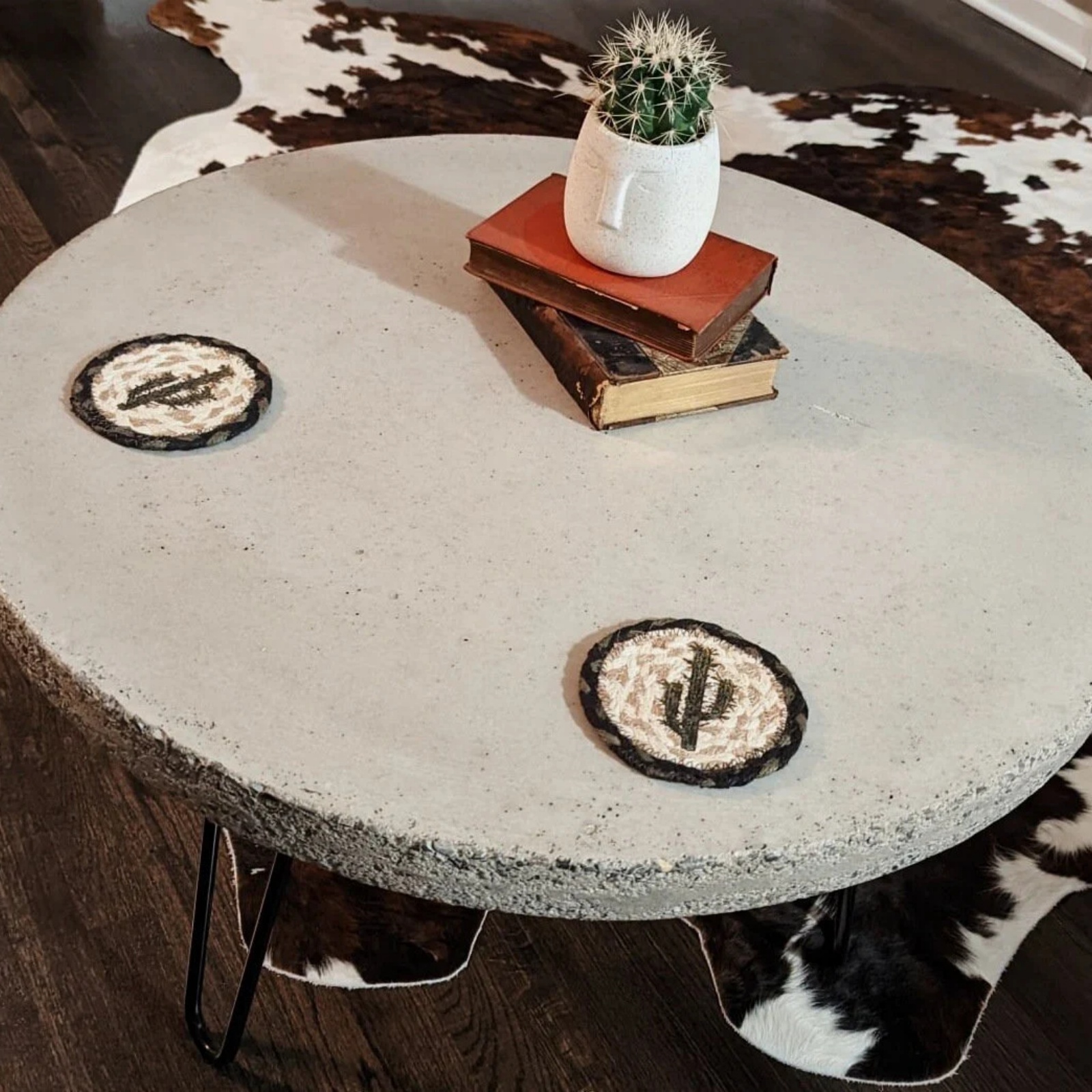 Concrete Natural Style Steel Leg Round Table
