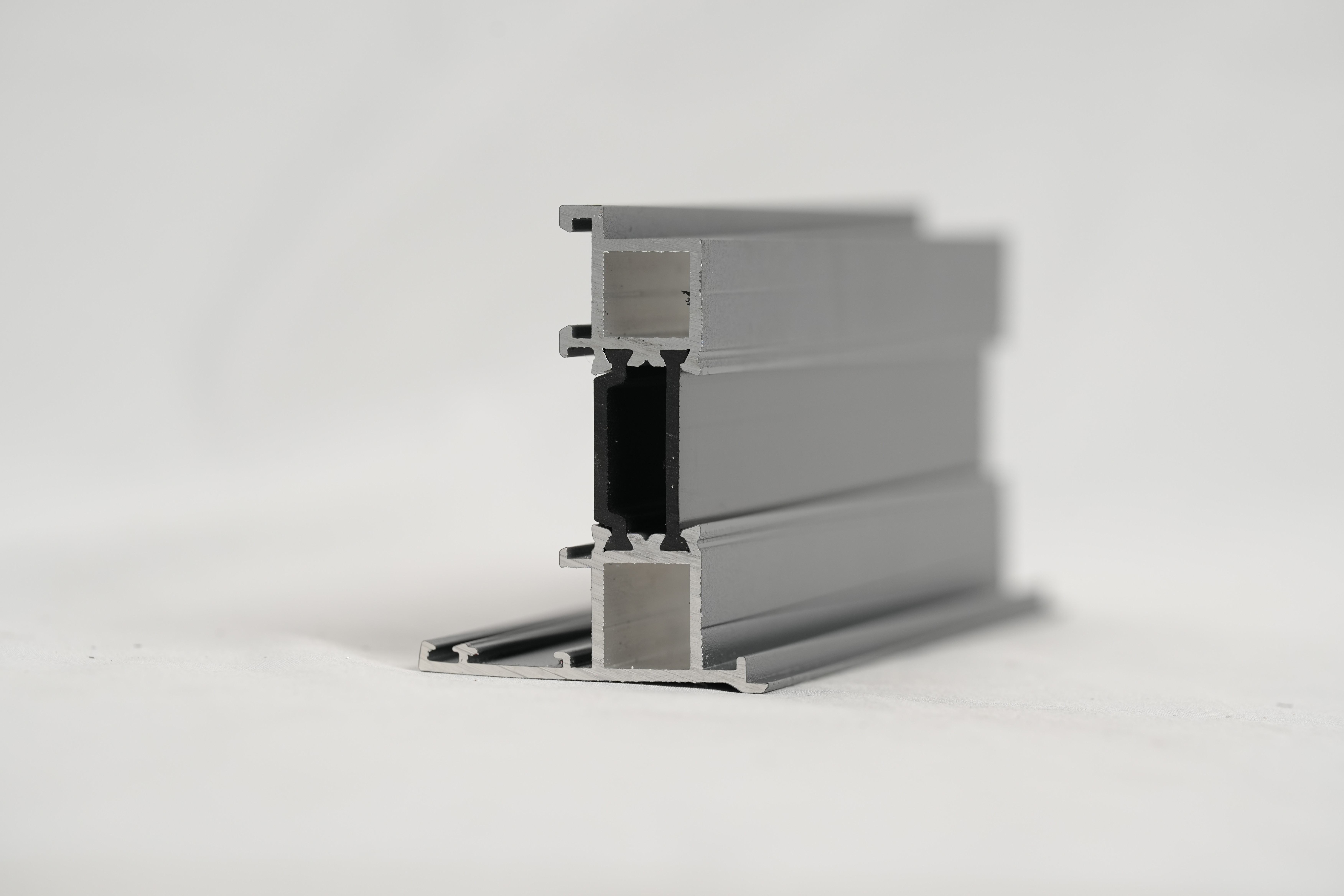 Thermal insulation profiles