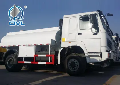 Howo 4x4 Off Road Fuel Tank Truck 6000L