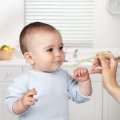 Quà cho trẻ sơ sinh Spoon Silicone Cho trẻ bú