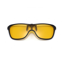 Polarisierter gelber Nachtsichtfahrerclip auf Sonnenbrille