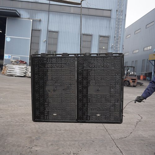 روکش منهول آهنی شکل پذیر در مقیاس بزرگ 900x1200x65mm