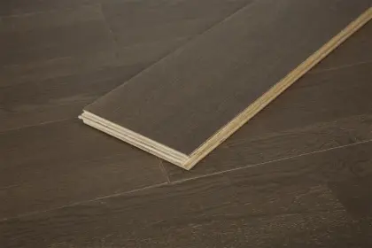 Oak wood engineered wood flooring