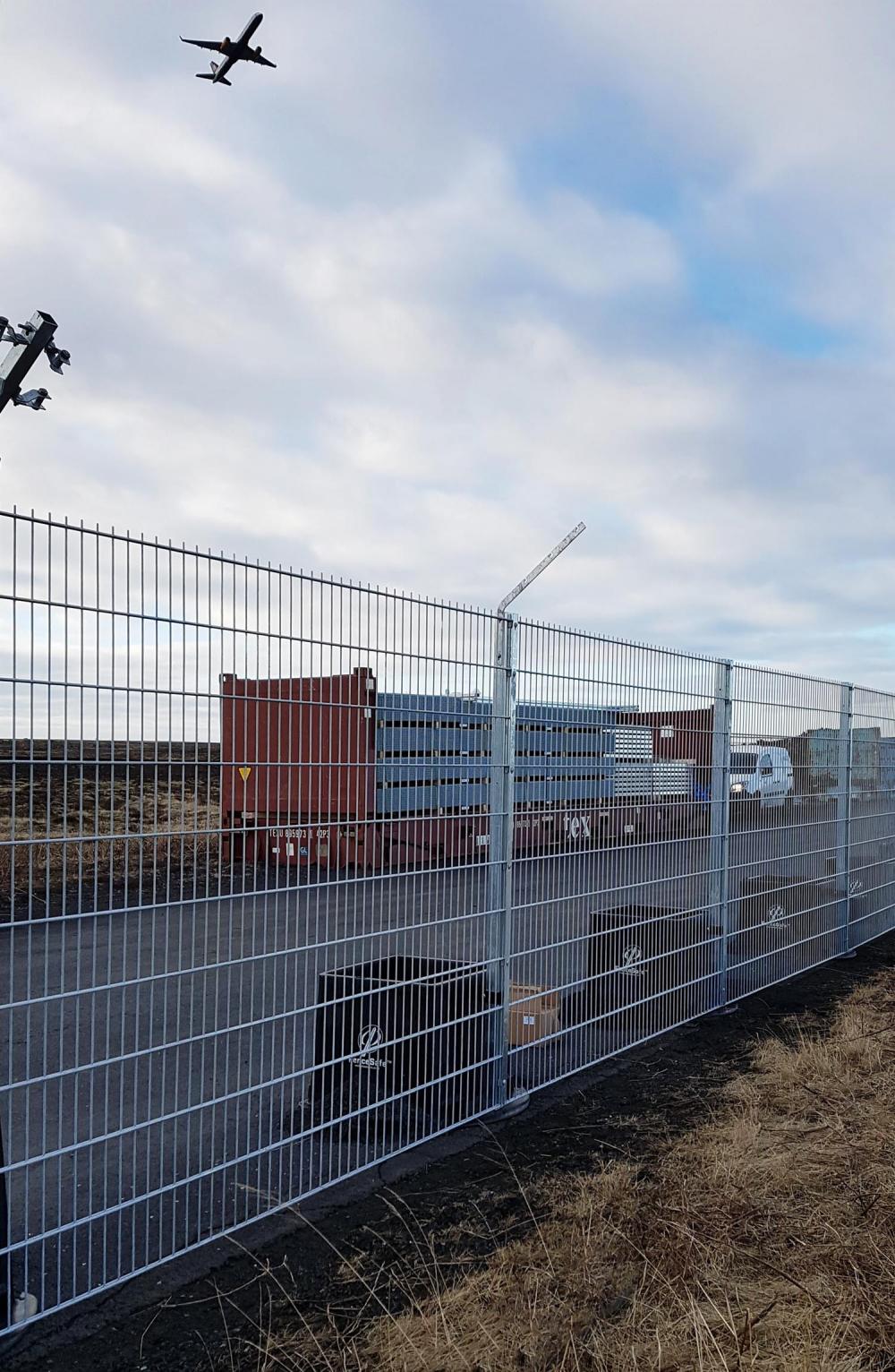 Quality Galvanised and Powder coated Twin-Wire Fence