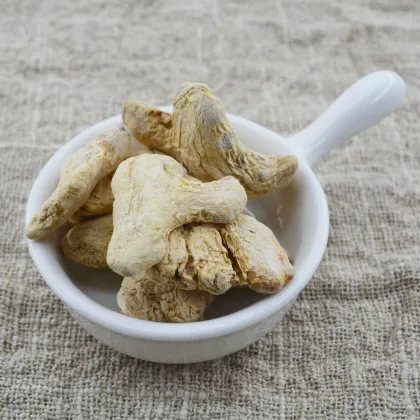 Dehydrated and air-dried whole ginger