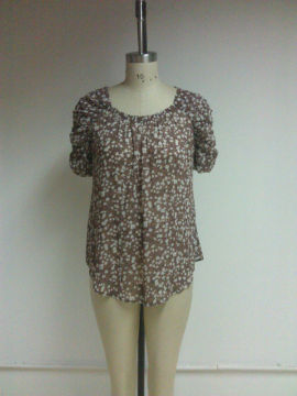 Woven print blouse with princess sleeve