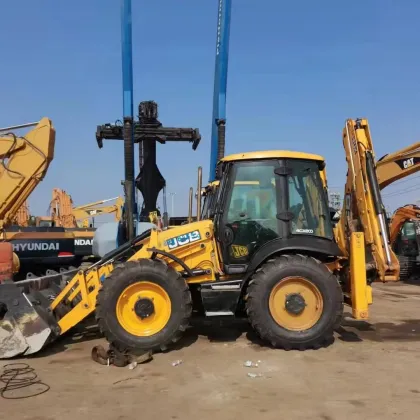 JCB 4CX Tractor Backhoe Loader for Ditch Digging and Loading