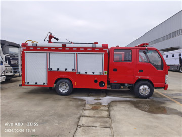 Camion antincendio ad acqua ISUZU da 2500 litri