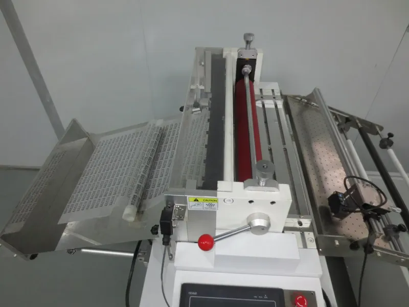 Automatic Sheet Cutting Machine for Pet Film, Paper, Label, Sticker, Nomex, TFT