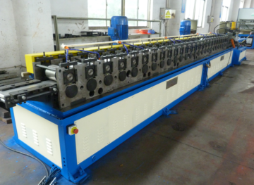 Cold bending equipment for electrical cabinet side beams