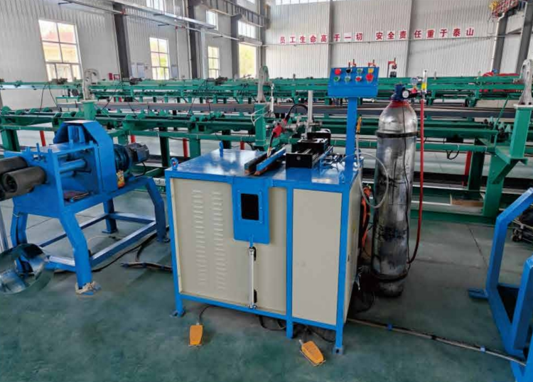 Automatic welding machine for skirt plates