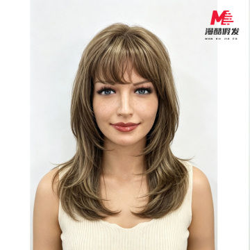 Peruca de cabelo médio castanho natural com franja