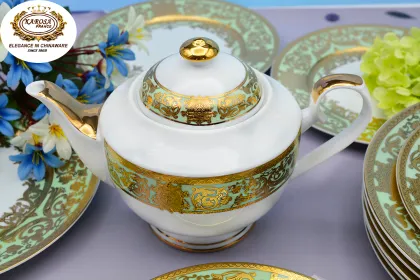 Luxury Gold Porcelain Coffee Cup Set with Royal Style Bone China
