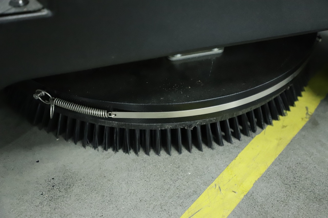 Industrial floor scrubber