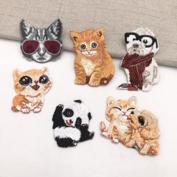 素敵な動物の刺繍は縫う上に鉄をパッチします