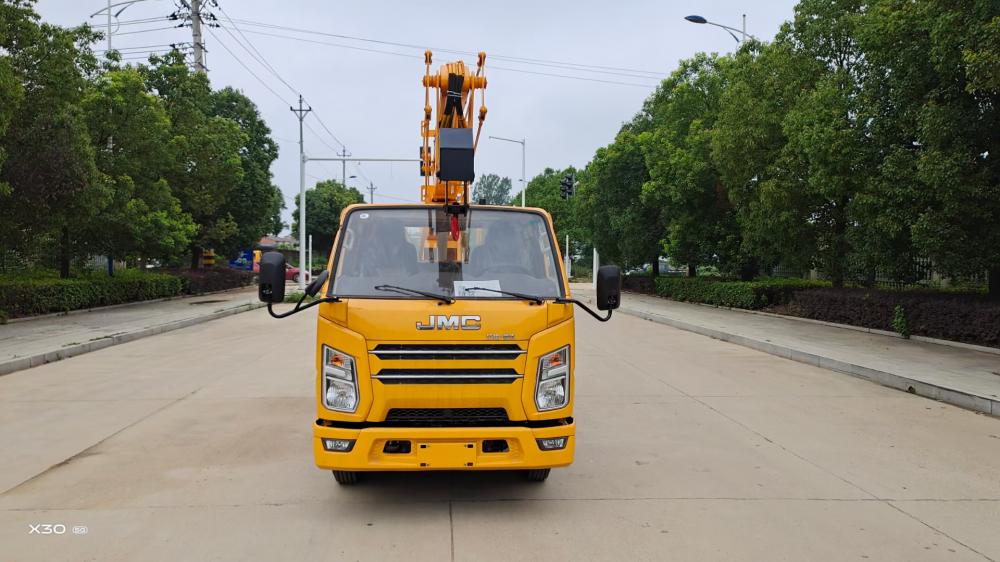 Jiangling mobile platform aerial work vehicle picking truck