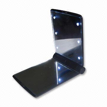 Vikbar spegel med LED-lampor, mäter 105 x 78 x 10,9 mm