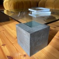 Einfacher quadratischer Glasgrau Beton Couchtisch
